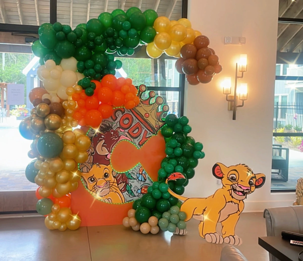revamp-lc-house-of-balloons-the-lion-king-simba.webp